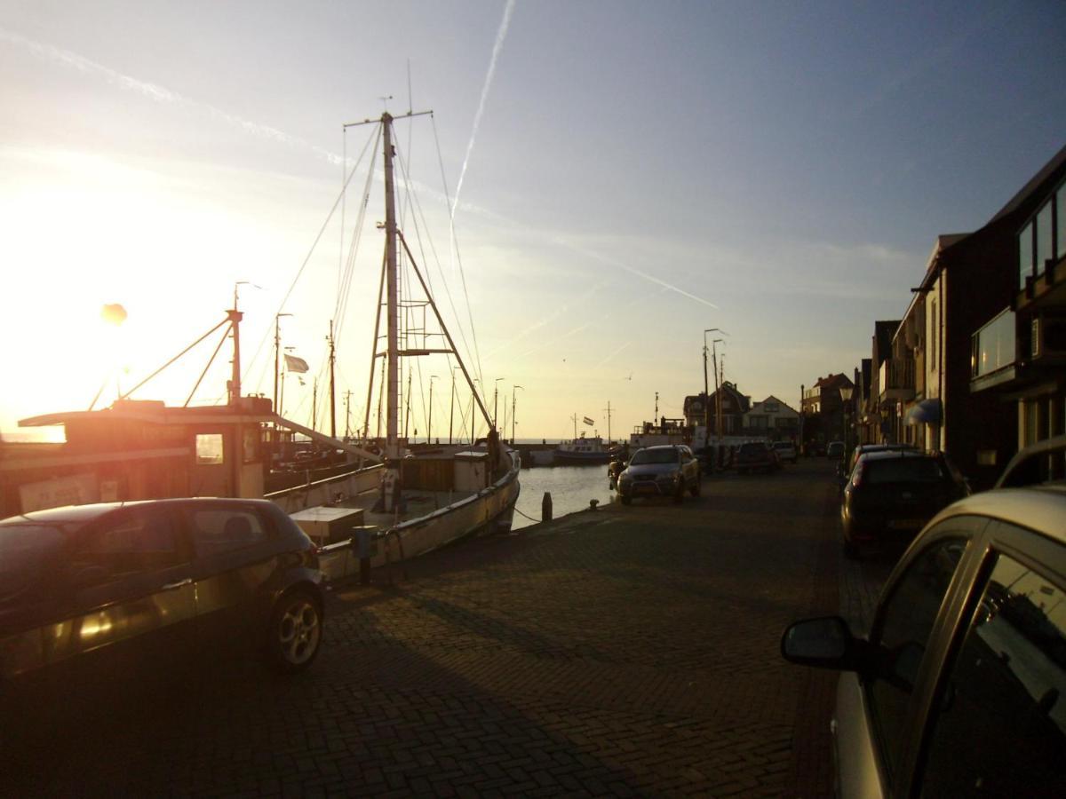 Bed and Breakfast Zicht Op Zee Urk Exterior foto
